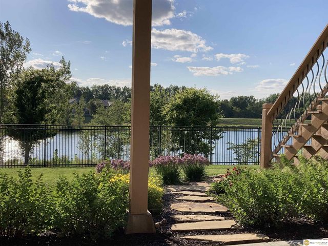 7922 Shadow Lake Drive, Papillion, NE 68046