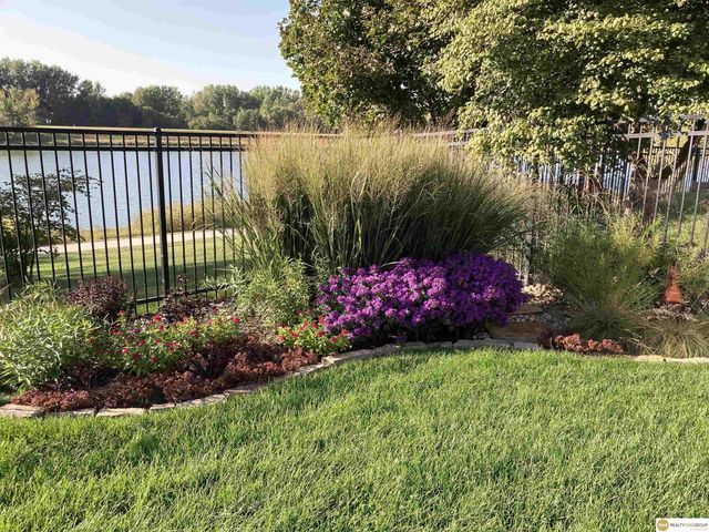 7922 Shadow Lake Drive, Papillion, NE 68046