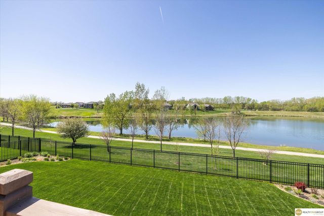7922 Shadow Lake Drive, Papillion, NE 68046