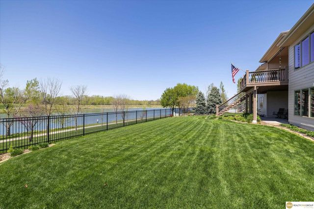 7922 Shadow Lake Drive, Papillion, NE 68046