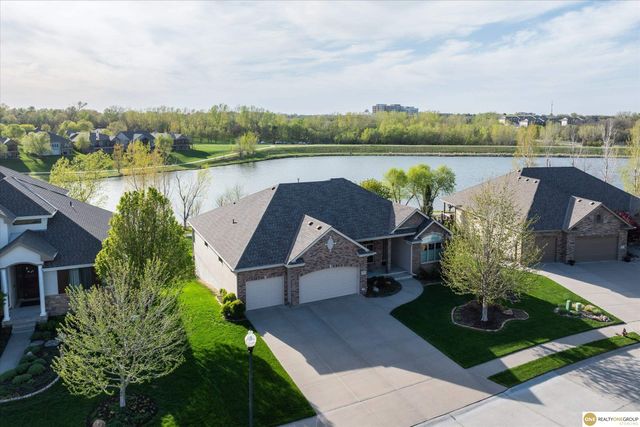 7922 Shadow Lake Drive, Papillion, NE 68046