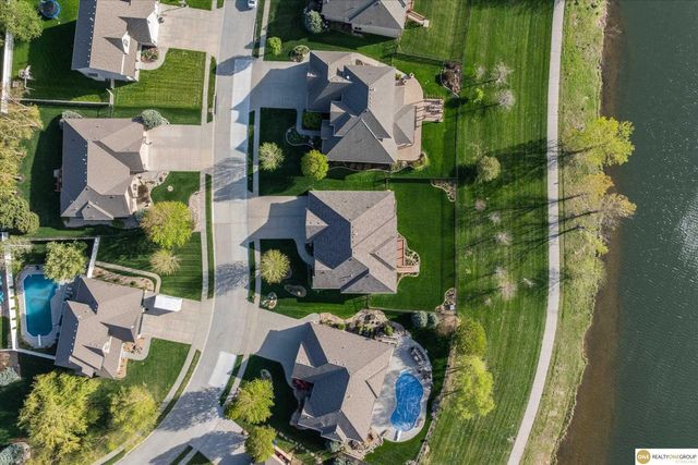 7922 Shadow Lake Drive, Papillion, NE 68046