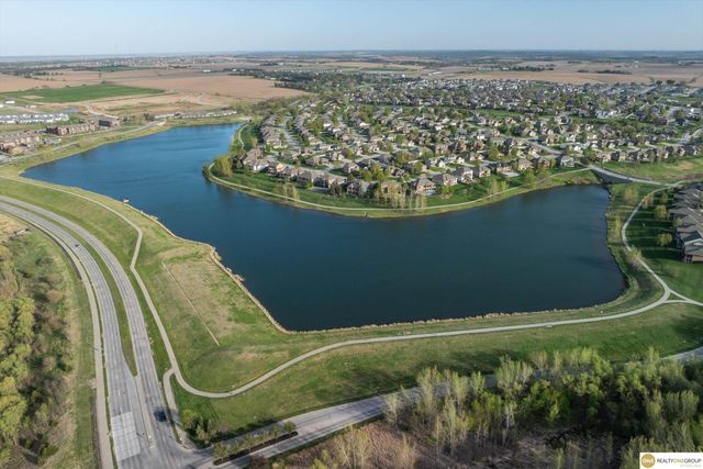 7922 Shadow Lake Drive, Papillion, NE 68046
