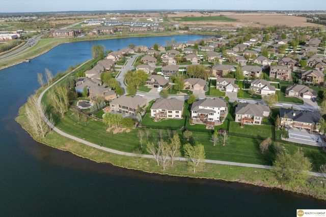 7922 Shadow Lake Drive, Papillion, NE 68046