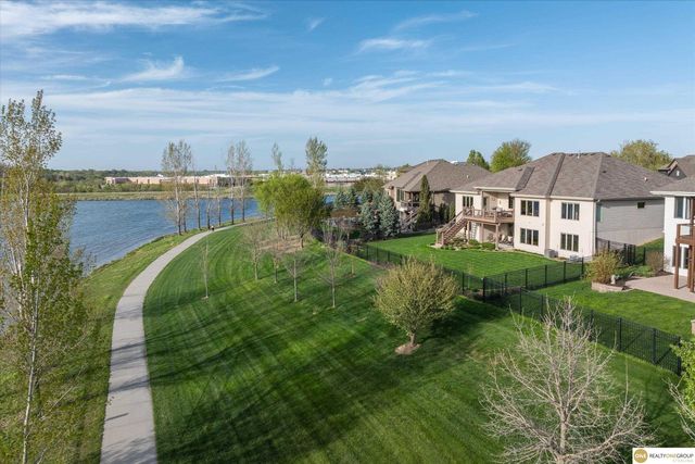 7922 Shadow Lake Drive, Papillion, NE 68046