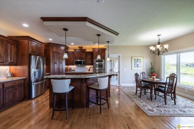 7922 Shadow Lake Drive, Papillion, NE 68046