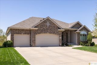7922 Shadow Lake Drive, Papillion, NE 68046