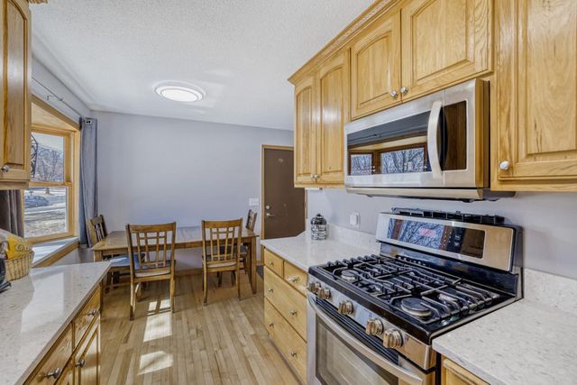 9966 108th Avenue N, Maple Grove, MN 55369