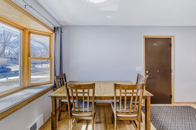 9966 108th Avenue N, Maple Grove, MN 55369