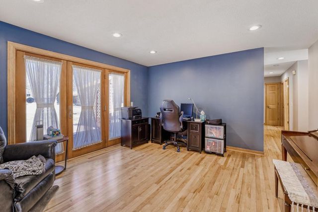 9966 108th Avenue N, Maple Grove, MN 55369