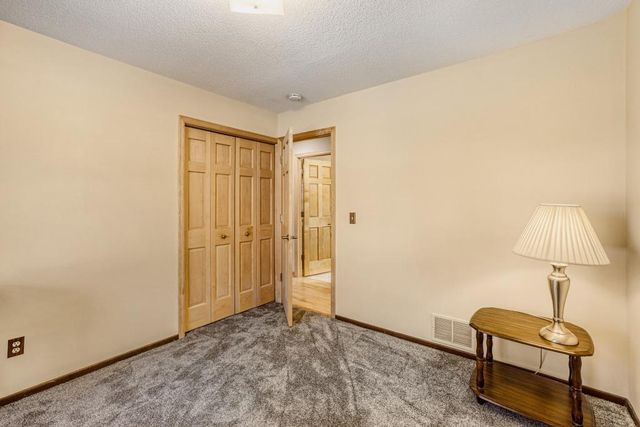 9966 108th Avenue N, Maple Grove, MN 55369