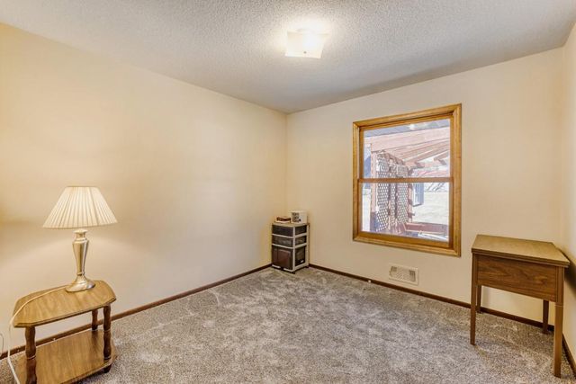 9966 108th Avenue N, Maple Grove, MN 55369