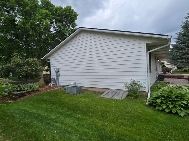 9966 108th Avenue N, Maple Grove, MN 55369