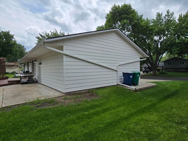 9966 108th Avenue N, Maple Grove, MN 55369