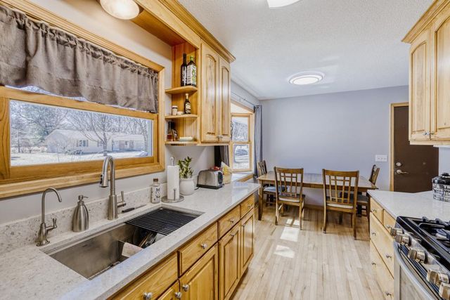 9966 108th Avenue N, Maple Grove, MN 55369