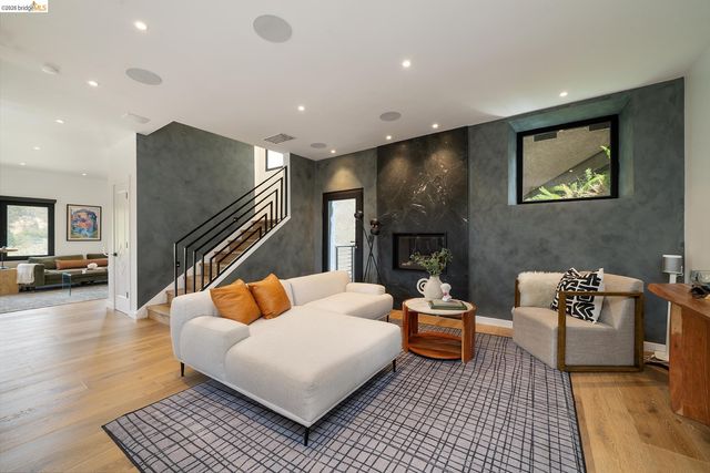 5656 Buena Vista Avenue, Oakland, CA 94618