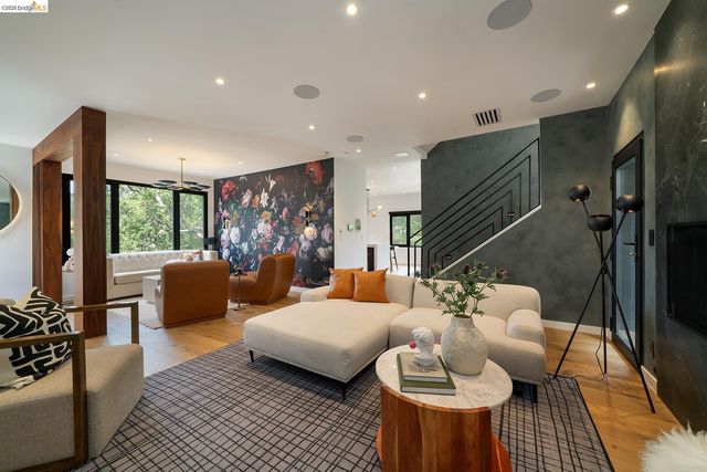 5656 Buena Vista Avenue, Oakland, CA 94618