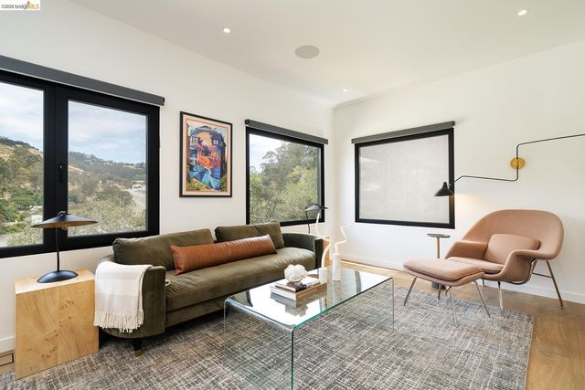5656 Buena Vista Avenue, Oakland, CA 94618