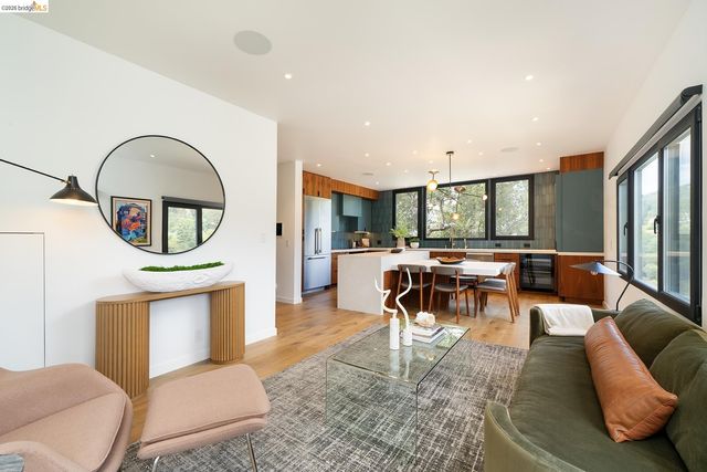 5656 Buena Vista Avenue, Oakland, CA 94618