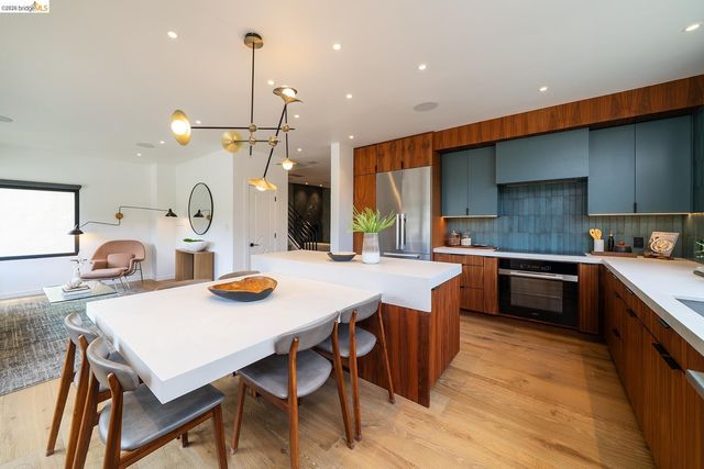 5656 Buena Vista Avenue, Oakland, CA 94618