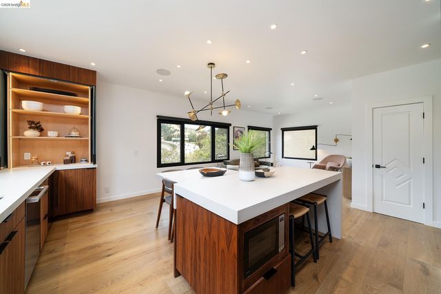 5656 Buena Vista Avenue, Oakland, CA 94618