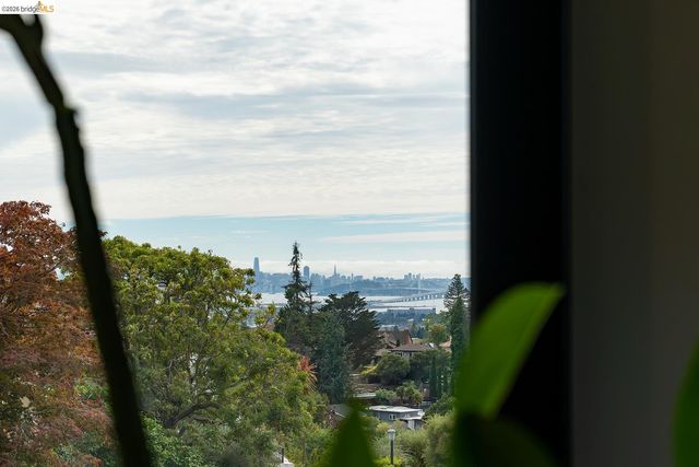 5656 Buena Vista Avenue, Oakland, CA 94618