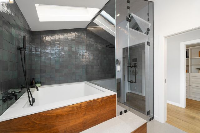 5656 Buena Vista Avenue, Oakland, CA 94618