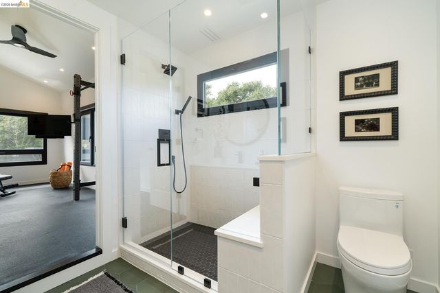 5656 Buena Vista Avenue, Oakland, CA 94618