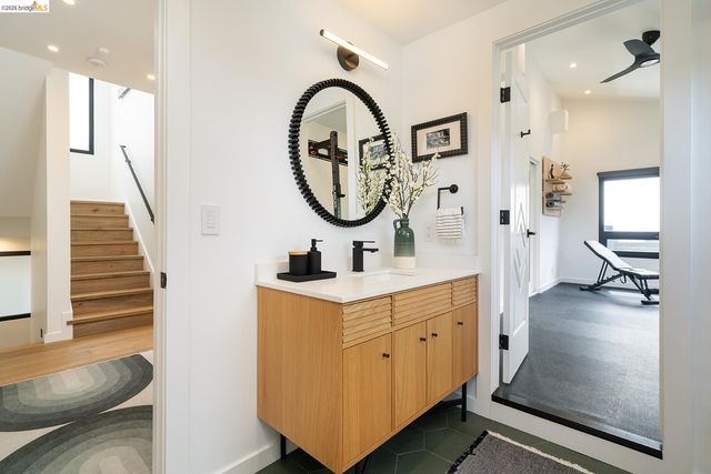 5656 Buena Vista Avenue, Oakland, CA 94618