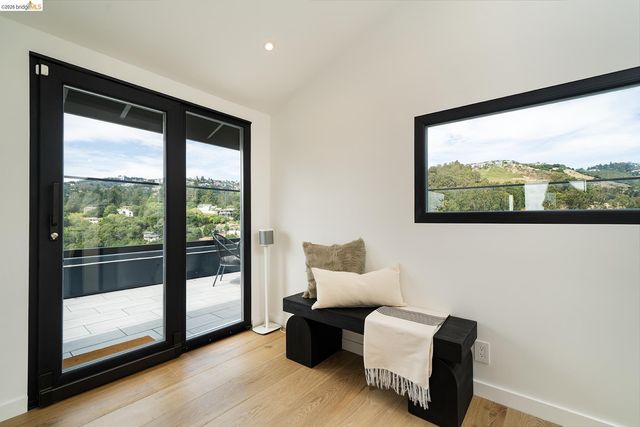 5656 Buena Vista Avenue, Oakland, CA 94618