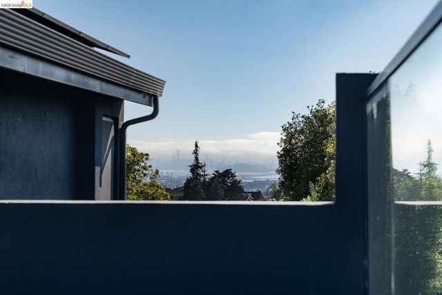 5656 Buena Vista Avenue, Oakland, CA 94618