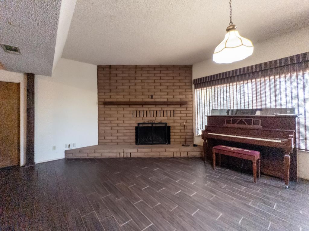 Image 28 of property listing at 38758 Aster Lane, Yokuts Valley, CA 93675