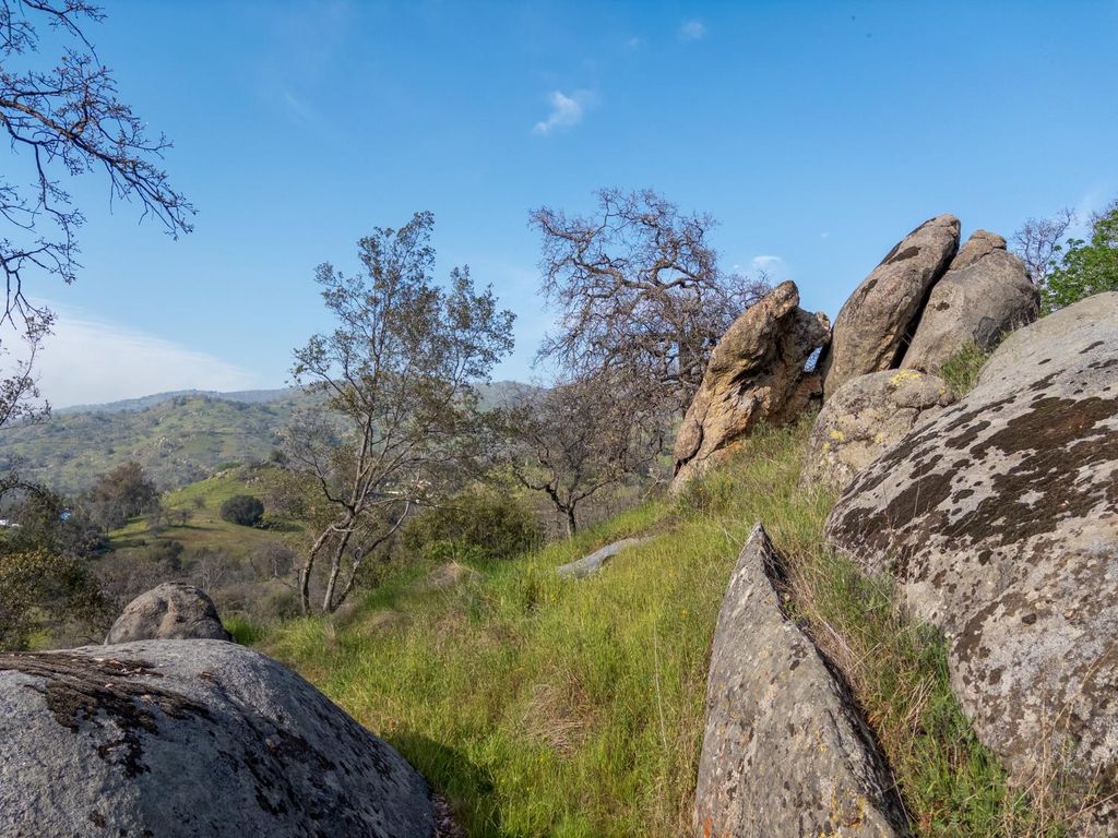 Image 47 of property listing at 38758 Aster Lane, Yokuts Valley, CA 93675