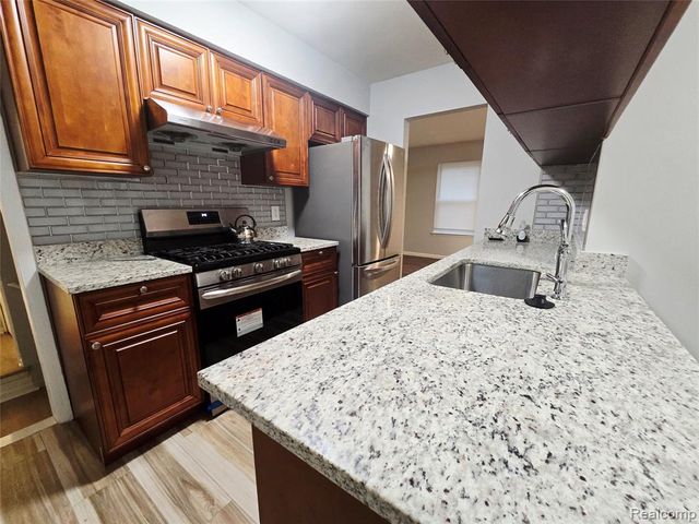 17676 Addison Street, Southfield, MI 48075