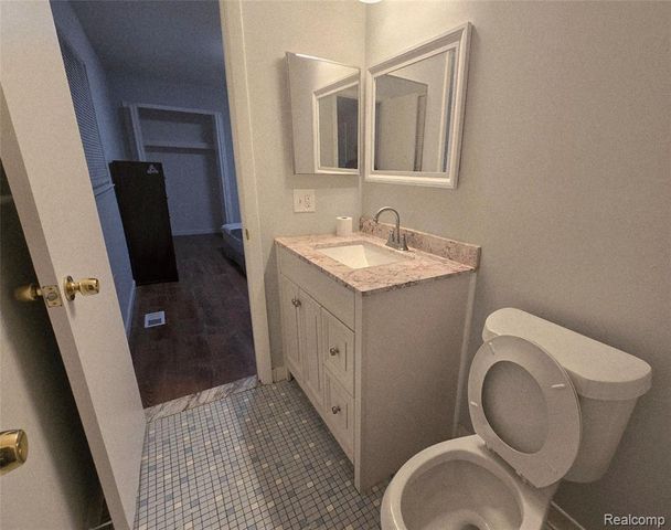 17676 Addison Street, Southfield, MI 48075