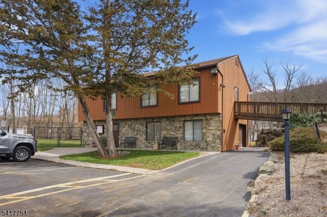 11 Brookside Hts L, Wanaque Boro, NJ 07465