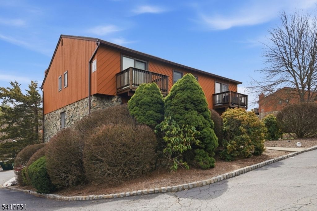 11 Brookside Hts L, Wanaque Boro, NJ 07465