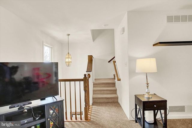 519 SUNDAY DR, Harrisburg, PA 17111