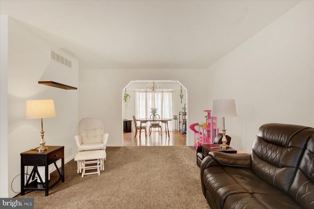 519 SUNDAY DR, Harrisburg, PA 17111