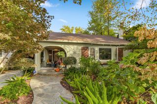 931 41st St, Sacramento, CA 95819