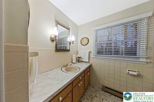 3569 Timberlane Drive, Easton, PA 18045