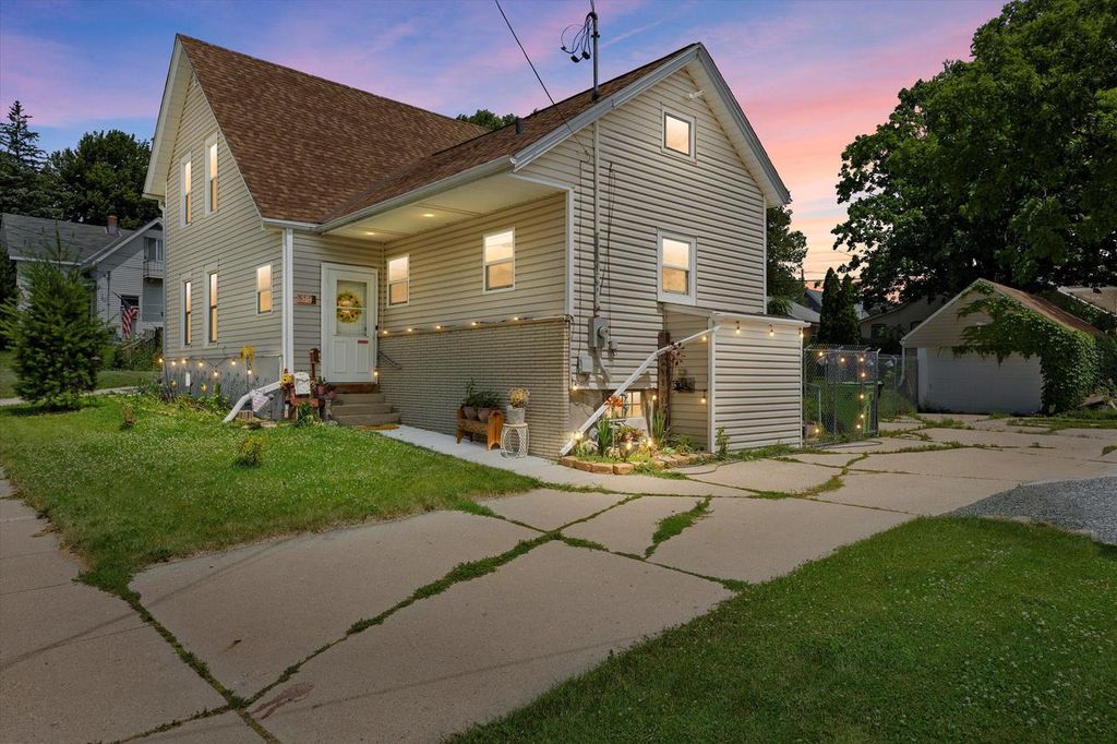 504 First STREET, Hartford, WI 53027