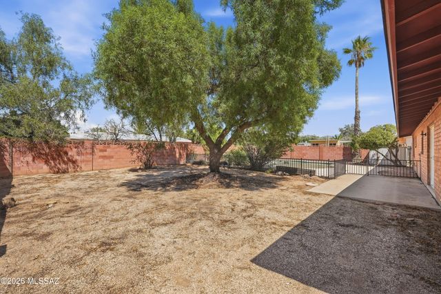8013 E Manitoba Street, Tucson, AZ 85730