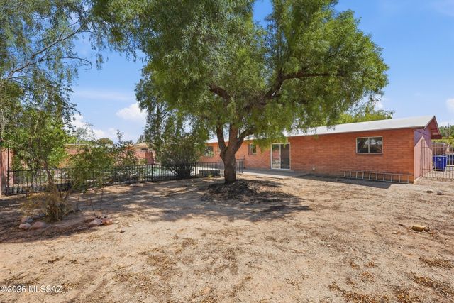 8013 E Manitoba Street, Tucson, AZ 85730