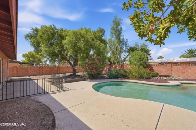 8013 E Manitoba Street, Tucson, AZ 85730