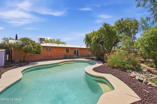 8013 E Manitoba Street, Tucson, AZ 85730