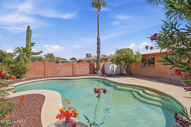 8013 E Manitoba Street, Tucson, AZ 85730