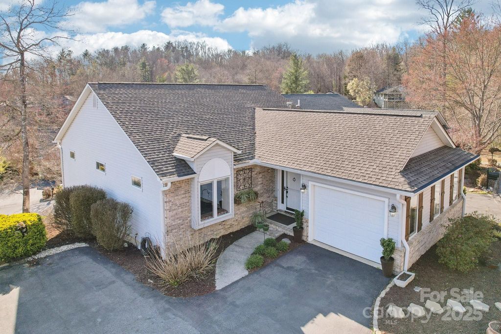 80 Laurel Ridge Place, Hendersonville, NC 28739