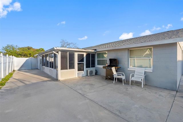 10113 ROYAL ACRES COURT, Tampa, FL 33615