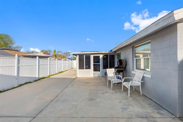 10113 ROYAL ACRES COURT, Tampa, FL 33615